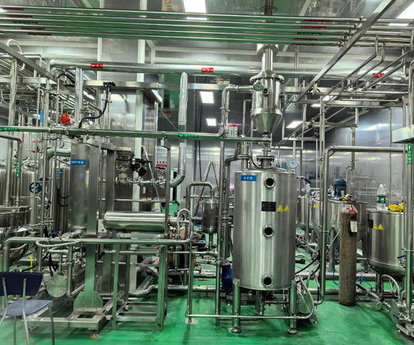 machine de fabrication de sucettes.jpg